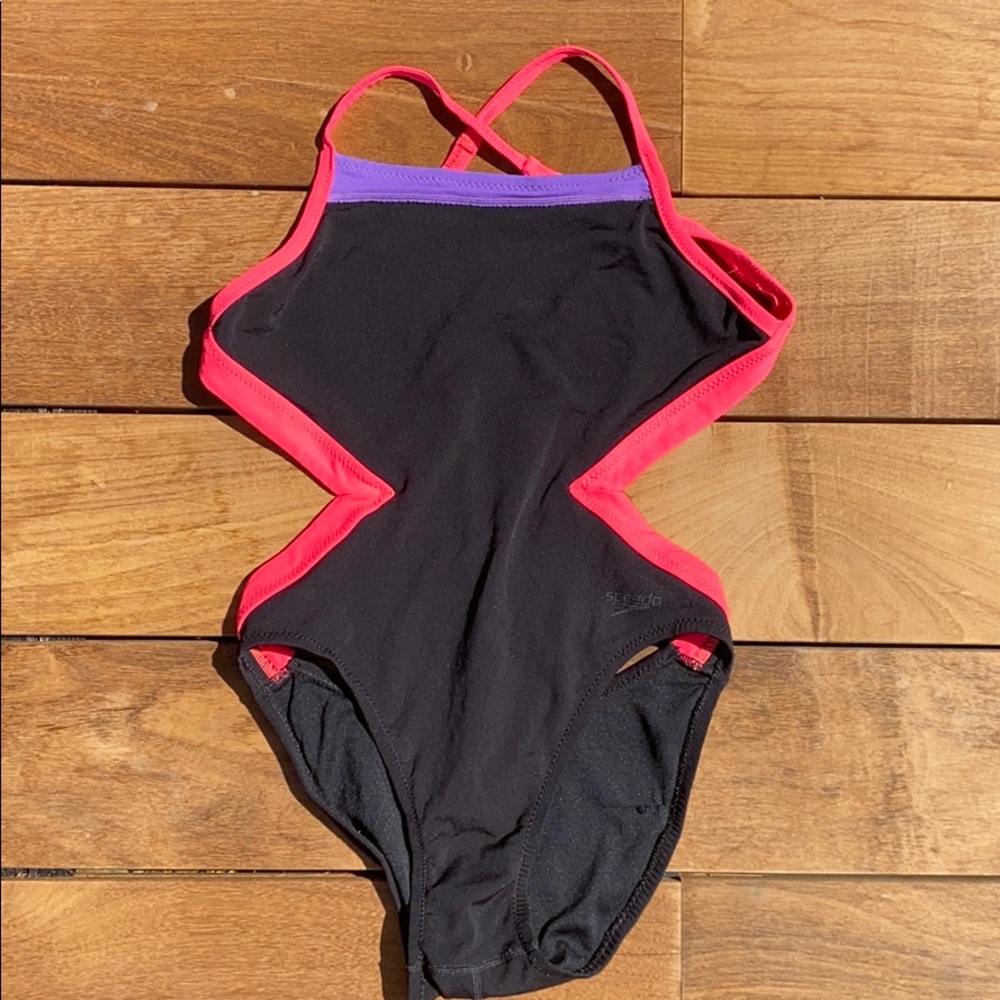 Speedo women’s cut out swimsuit